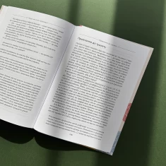 Книга Цілуйте мене міцно - Карлос Гонсалес Книга Цілуйте мене міцно - Карлос Гонсалес